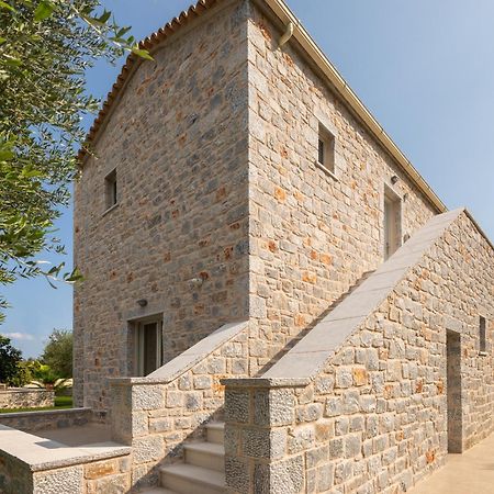 Efmar Exclusive Residences Gythio Esterno foto