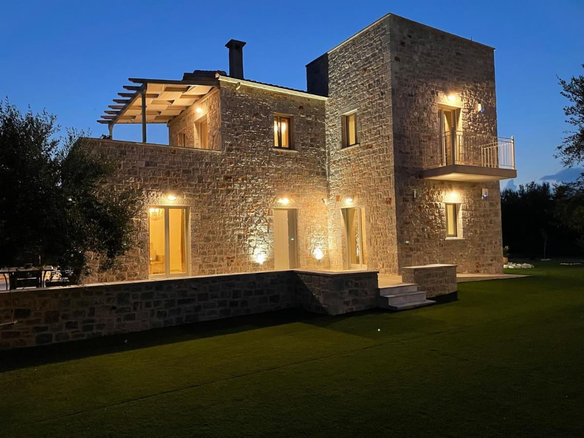 Efmar Exclusive Residences Gythio Esterno foto