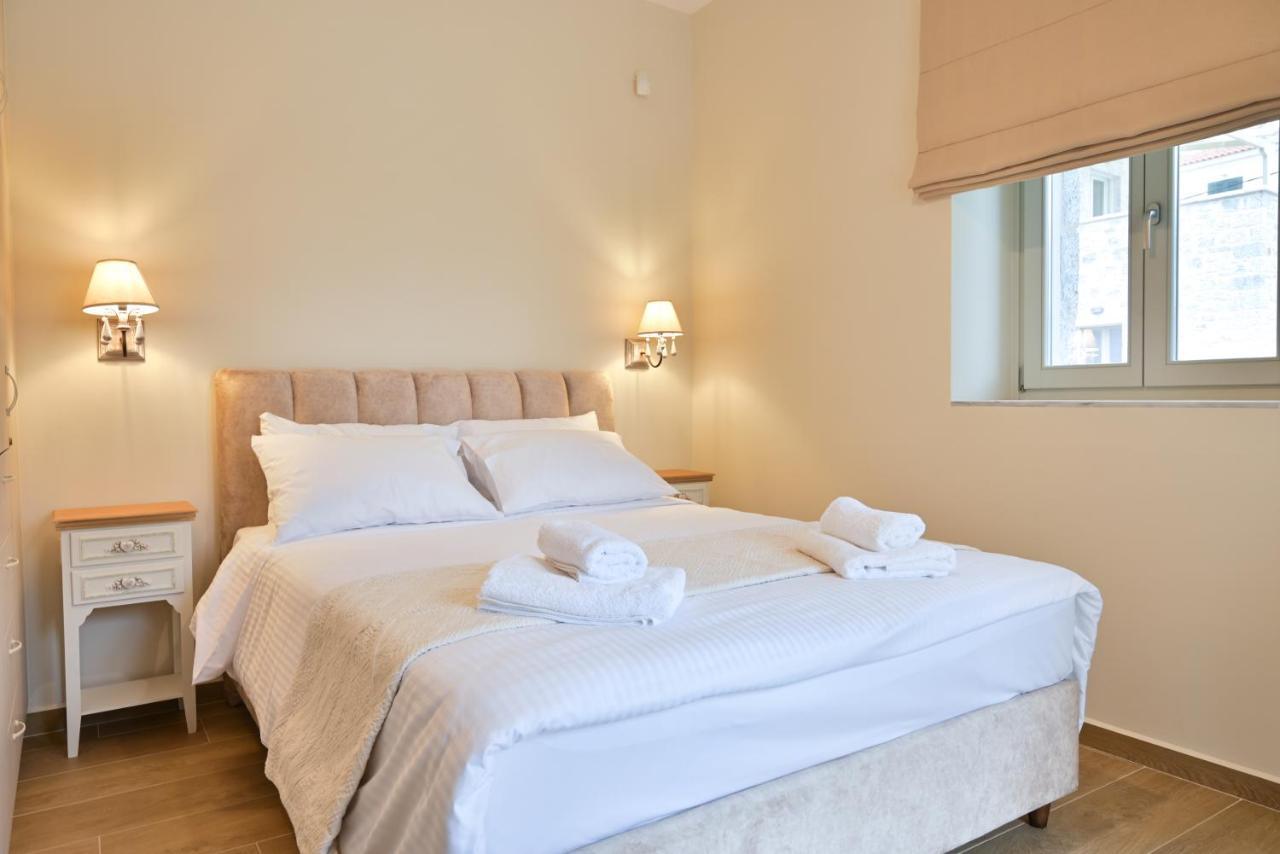 Efmar Exclusive Residences Gythio Esterno foto