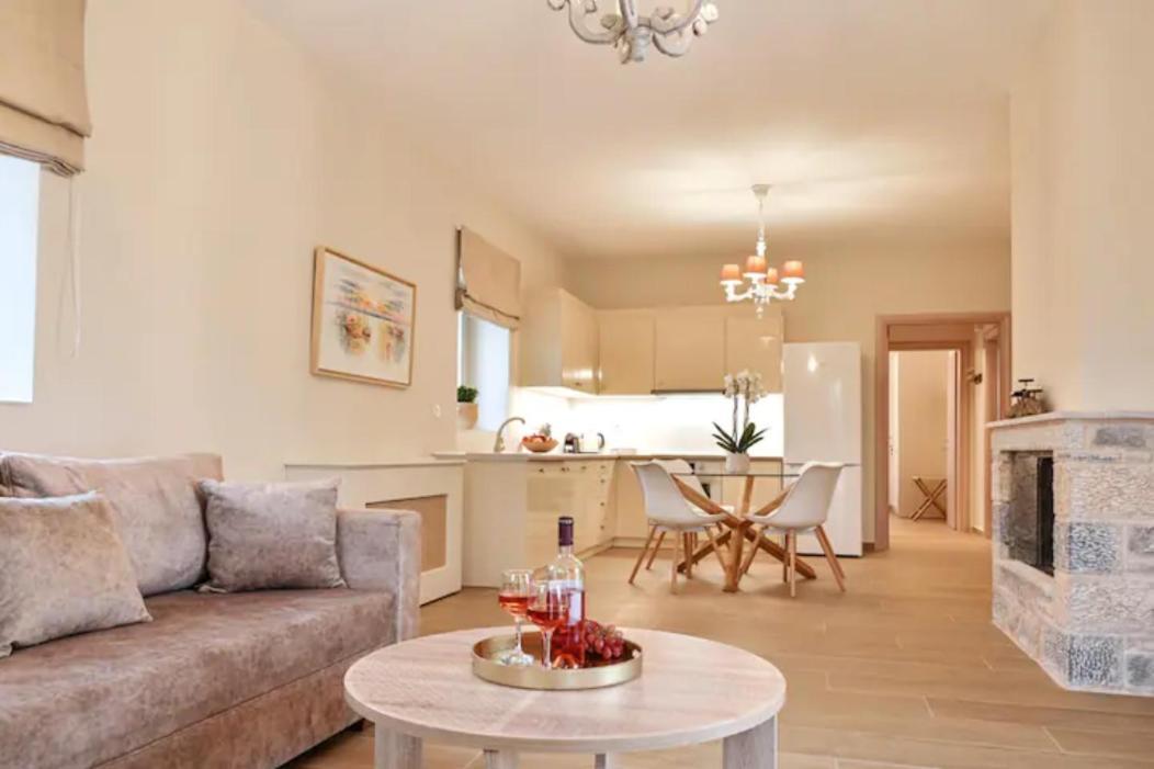 Efmar Exclusive Residences Gythio Esterno foto