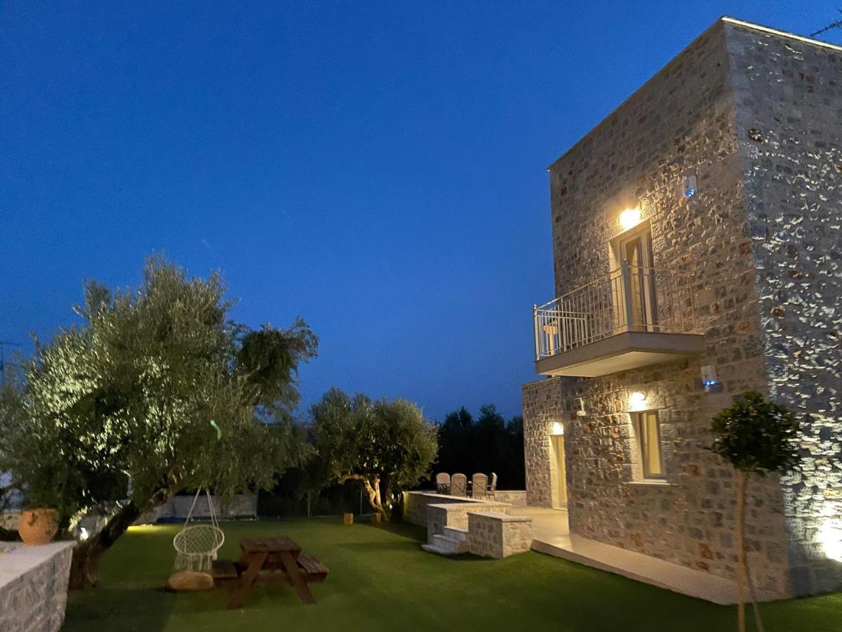 Efmar Exclusive Residences Gythio Esterno foto