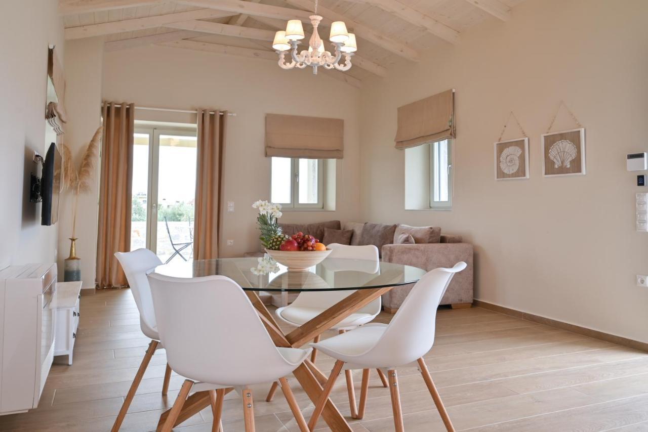 Efmar Exclusive Residences Gythio Esterno foto