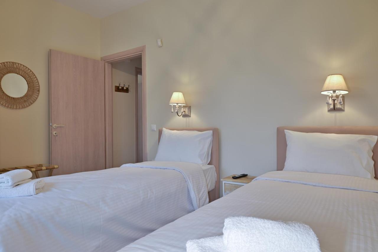 Efmar Exclusive Residences Gythio Esterno foto