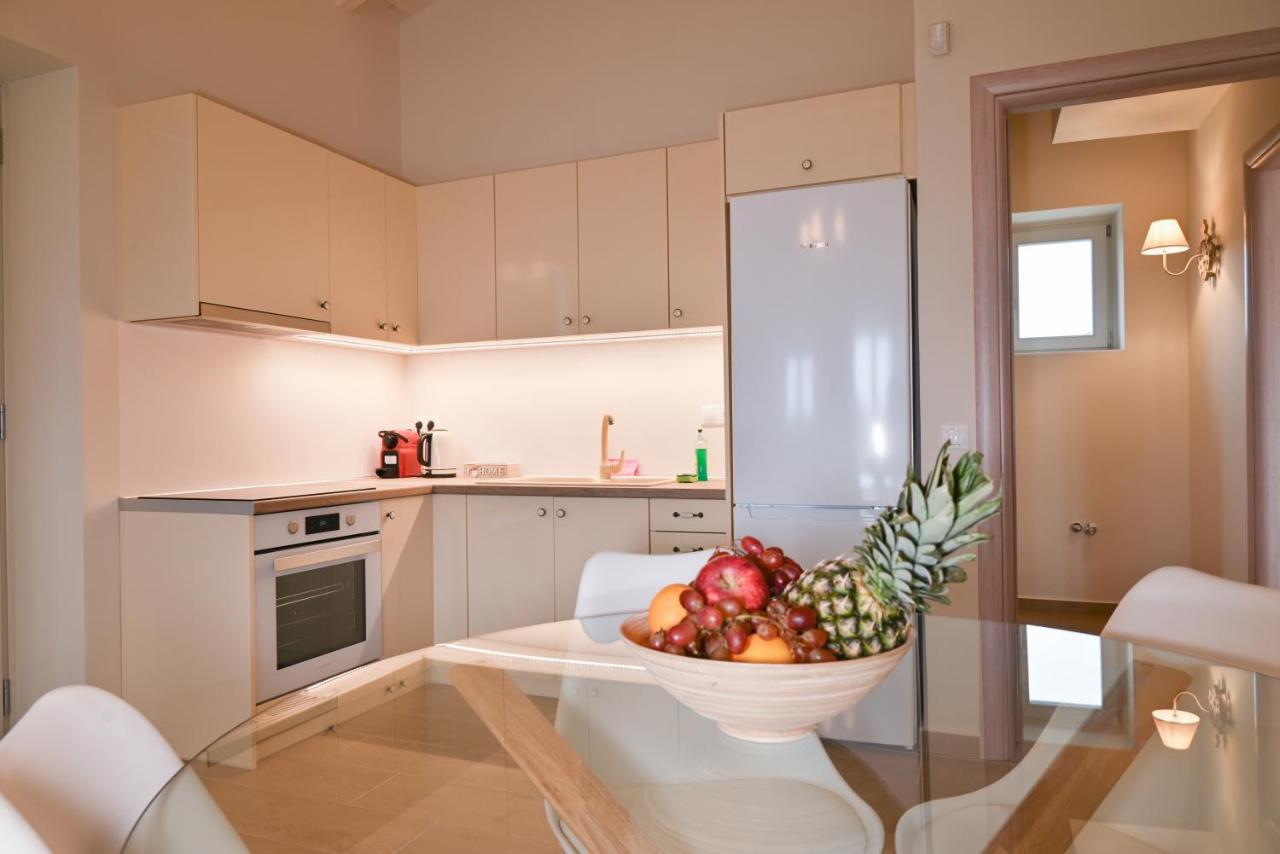 Efmar Exclusive Residences Gythio Esterno foto
