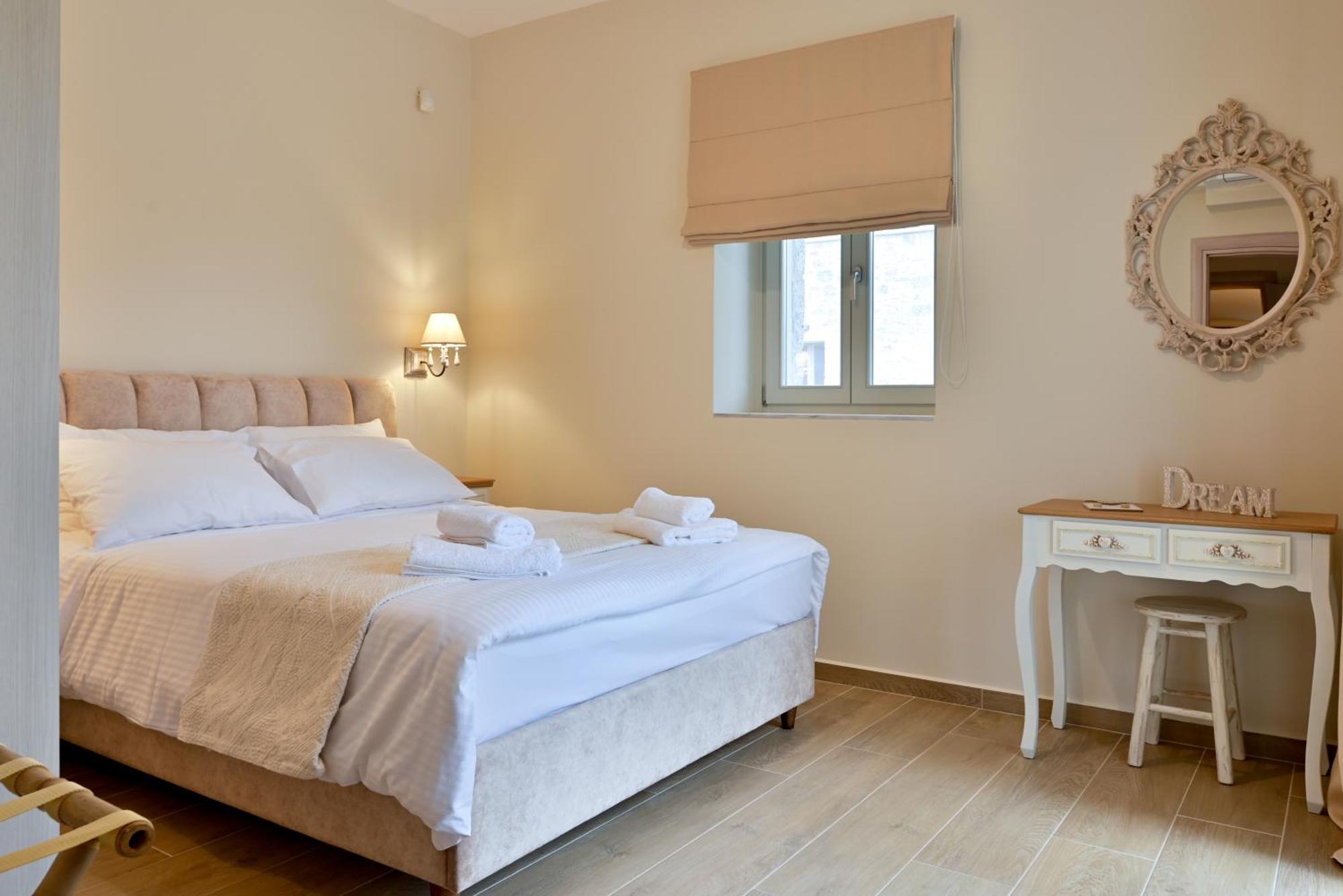 Efmar Exclusive Residences Gythio Esterno foto