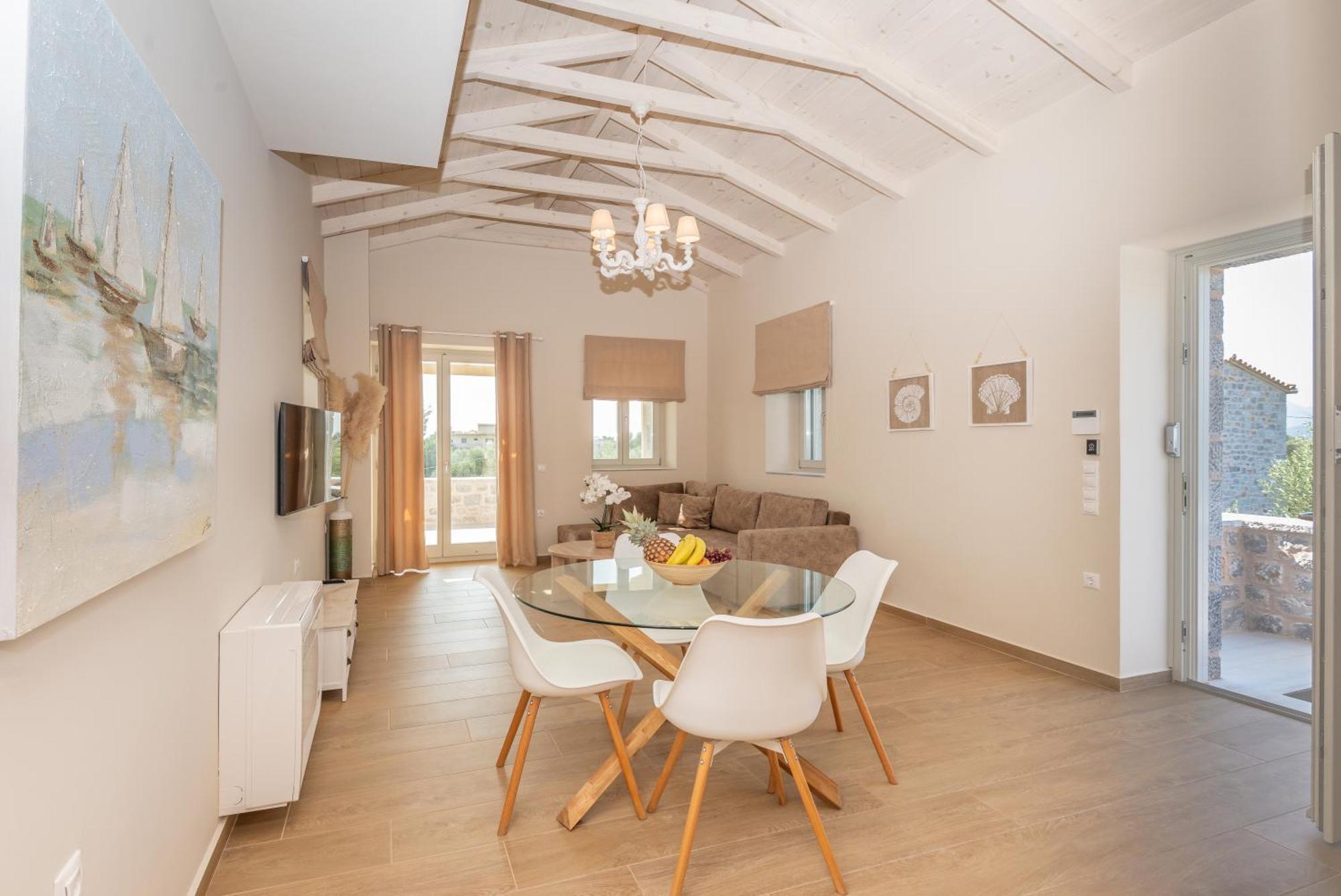 Efmar Exclusive Residences Gythio Esterno foto