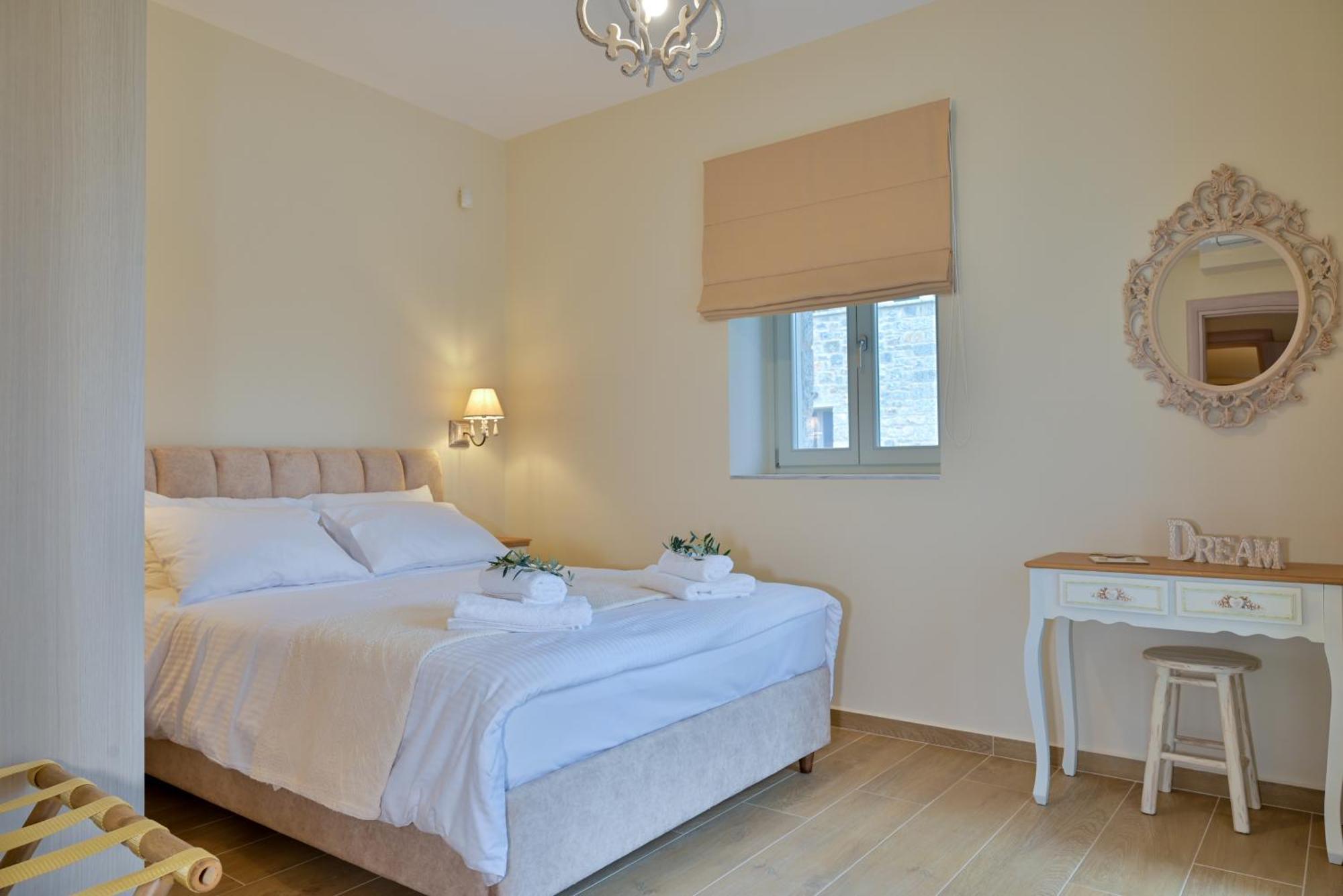 Efmar Exclusive Residences Gythio Esterno foto