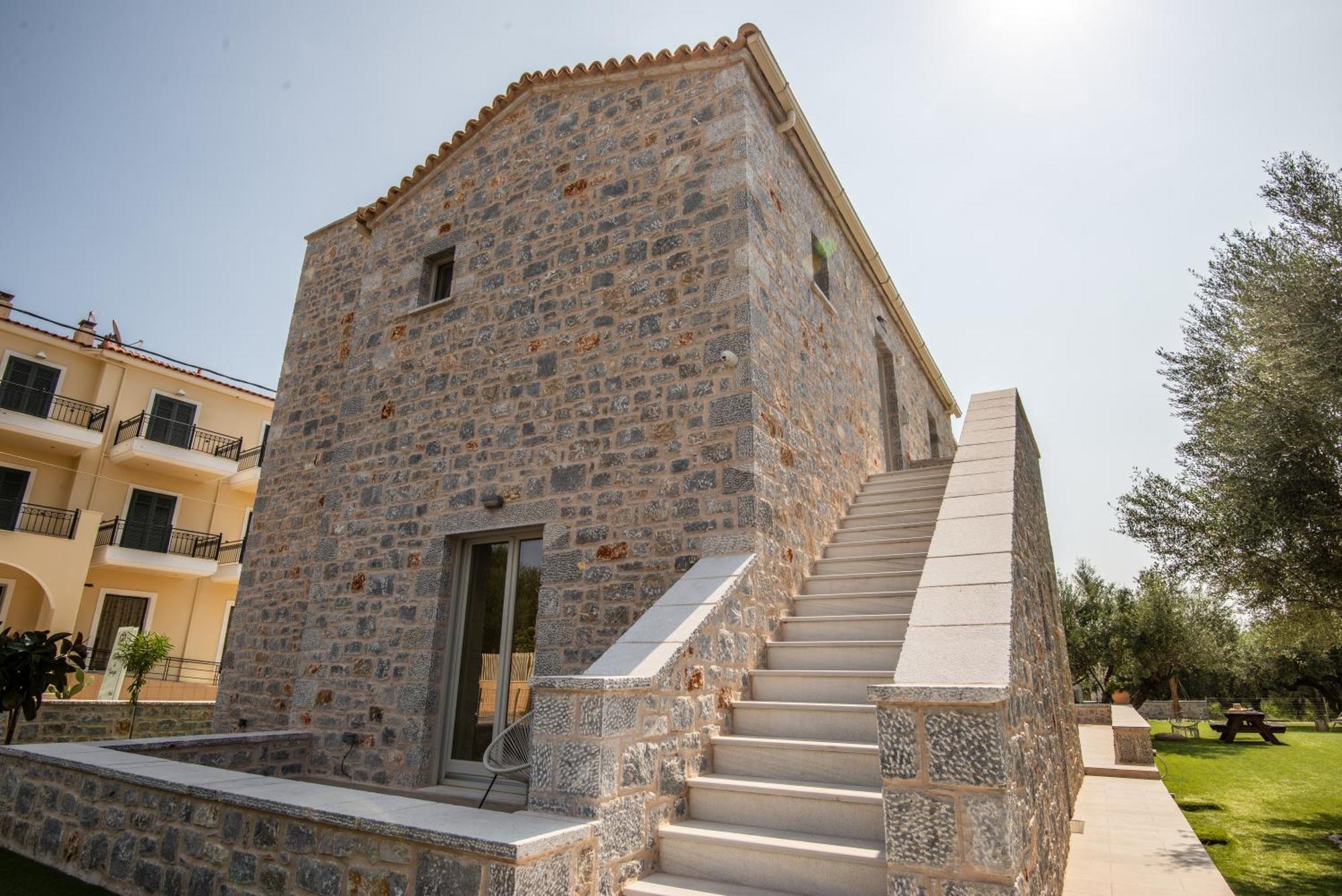 Efmar Exclusive Residences Gythio Esterno foto